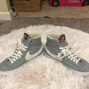 Blue and White Nike shoes size 7.5